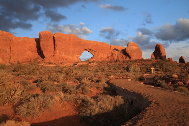 Arches NP -- Turret Arch - late afternoon 