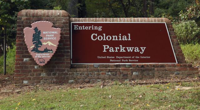 Colonial Parkway -- Colonial Parkway Sign 