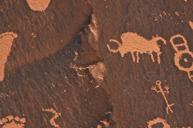 Newspaper Rock - Petroglph 